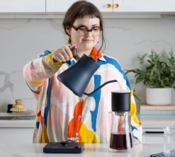 Bouilloire Stagg EKG Bleu Pierre Et Noyer 90 Cl Col De Cygne - FELLOW -Vente De Café 3 1