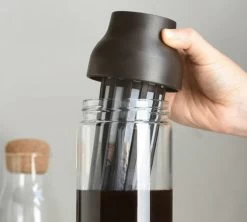 Carafe KINTO Capsule Marron Foncé 1L Pour Infusions à Froid -Vente De Café kinto capsule noire 3