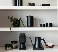 Tasse à Cappuccino - Monty Milk Art Noir Mat 19 Cl - FELLOW -Vente De Café lifestyle1