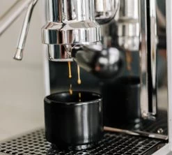 Tasse à Cappuccino - Monty Milk Art Blanc Mat 19 Cl - FELLOW -Vente De Café lifestyle3 1