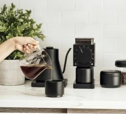 Tasse à Cappuccino - Monty Milk Art Noir Mat 19 Cl - FELLOW -Vente De Café lifestyle6