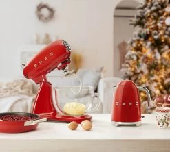 Bouilloire SMEG KLF03RDEU Rouge - 1.7L + Offre Cadeau -Vente De Café photographie bouilloire smeg rouge