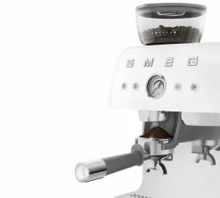 Machine Expresso SMEG EGF03WHEU Blanche Années 50 Avec Moulin Intégré -Vente De Café smeg egf03 blanche 4