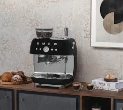 Machine Expresso SMEG EGF03BLEU Noire Années 50 Avec Moulin Intégré -Vente De Café smeg egf03 noire 5