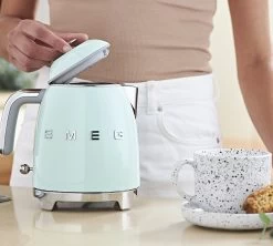 Mini Bouilloire SMEG - Vert D'eau - KLF05PGEU + Offre Cadeau -Vente De Café smeg vert deau 2
